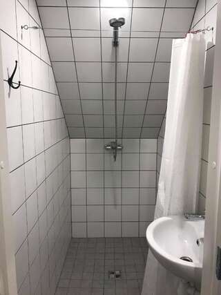 Хостелы Sesoon Hostel Таллин Односпальная кровать в общем номере для мужчин и женщин-14