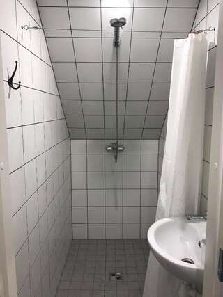 Хостелы Sesoon Hostel Таллин Односпальная кровать в общем номере для мужчин и женщин-40